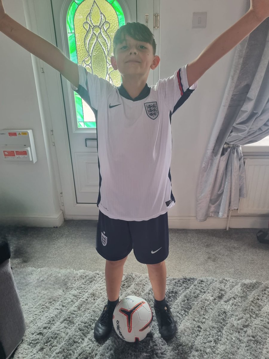 TheakerVicki's tweet photo. @SkySportsNews SSNThreeLions https://t.co/tn6GPnGFRv