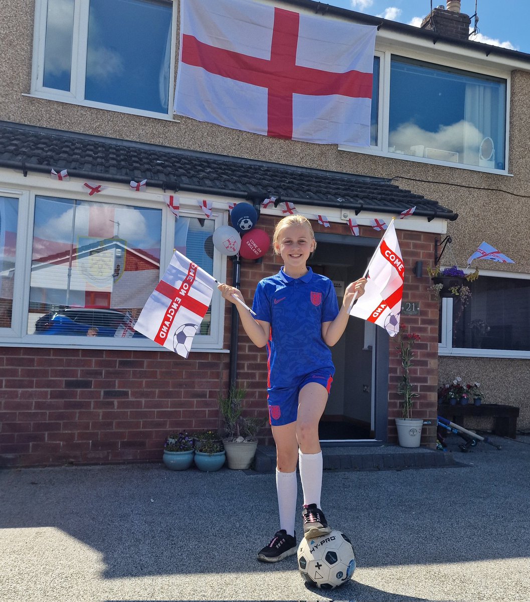 Damontheaker's tweet photo. @SkyFootball Verity is ready for the final 🏴󠁧󠁢󠁥󠁮󠁧󠁿⚽️
#ItsComingHome #SSNThreeLions come on @England @SkySportsNews @SkyFootball https://t.co/CG9npM7j63