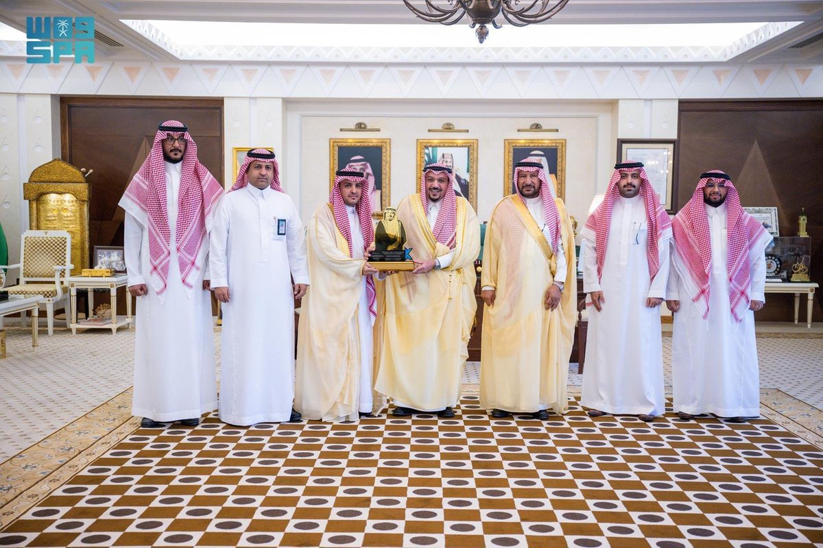 SPAregions's tweet photo. أمير منطقة القصيم يستقبل رئيس وأعضاء مجلس إدارة جمعية كفاءة للتشغيل والصيانة.
https://t.co/A4rmrawtnx
#واس_عام https://t.co/QuVXsJowyo