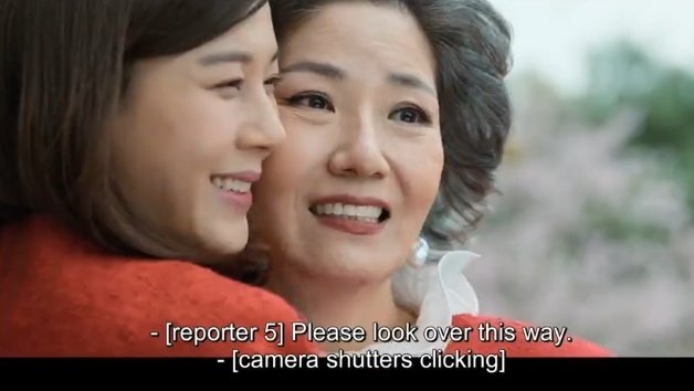 Fifi1700's tweet photo. The most awkward shot🤣🤣
Wansoo tried her best meanwhile mom in law has a face with subtitles🤭🤣

P.S is it only me or the mom in law's hairs get too much all over the place in some scenes? Anyways that hairstyle makes her extra annoying😑
#RedSwan #RedSwanEp4 #KimHaneul https://t.co/iidOyxpBpe