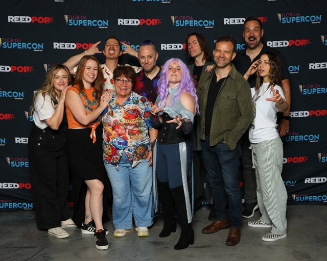 EmmaK4500's tweet photo. Still can't believe I got to have this moment with my wonderful mom, who not only encourages me to be a nerd but fully joins in. Love you Mom, so glad you got to have your moment with Matt 💜💜

#Criticalrole 
#FLORIDASUPERCON https://t.co/zpJAKq08dN