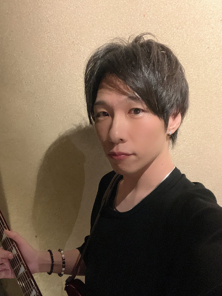 一夜明けまして、、
HOT ROCKING NIGHT ありがとうございました✨
本当にたくさんの出会いがありました！そして多くの方に僕らの音楽を届けられて幸せな時間でした😊
次回からはベースも復帰して５人のフルメンバーに！11/29主催ライブでまた会いましょー🎸