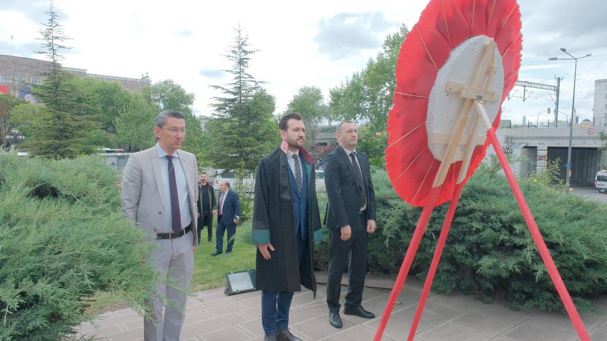 emrh_acar's tweet photo. ANKARA BAROSU’NUN 100. YILI KUTLU OLSUN.

Asırlık tarihi boyunca, siyasi iktidarlar önünde boyun eğdirilmek istenmesi çabalarına karşı her zaman dimdik ayakta kalabilmiş, ezilenlerin ve dezavantajlı grupların hak savunuculuğunda öncü baro olma niteliğini kazanmış, (+) https://t.co/LqeLSbtFmc
