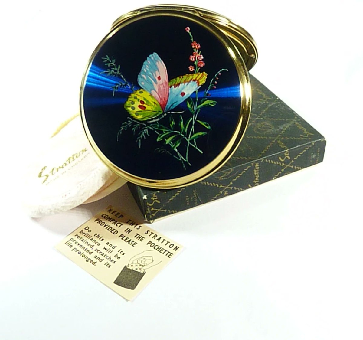 Vintagecompacts's tweet photo. https://t.co/4bgwMudISO #butterfly #Butterflies #compact #compactmirror #vintage #collectible #vintagecollectibles #somethingblue #gift  #giftforher #stratton #strattoncompact @Vintagecompacts https://t.co/6fEWnB1f6t