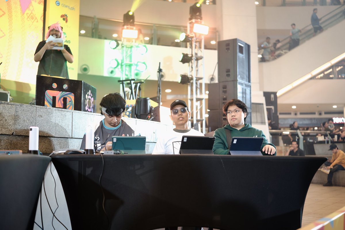 MFWCaravan's tweet image. INTERN HERE  @PetopiaOfficial having a game demo hosted by @MiccoloSolis and @NFTMunchiesss here at the #YGGRoadtripManila 🔥  Check-out their socials 
discord.gg/petopia
facebook.com/Official.Petop…

Join us for a #BiyahengWeb3!