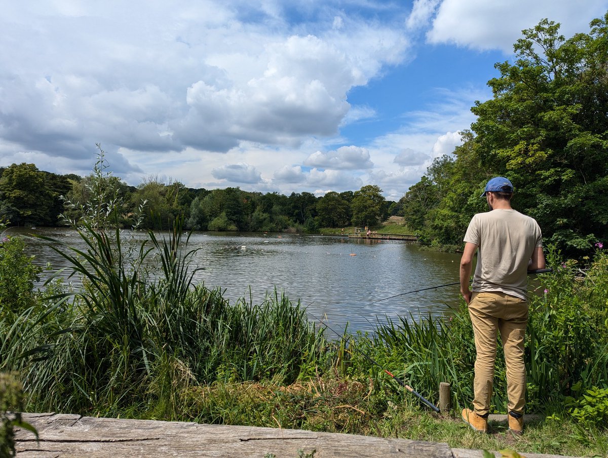 Cleansing mind, body and soul with a swim at Hampstead Heath Ponds. In Brussels, something similar at étang de Neerpede still hangs in the balance.