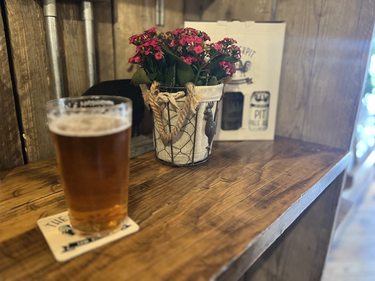 suthersuk's tweet photo. A Sunday lunchtime beer at #TheCockpit Chislehurst….if you haven’t been here I do recommend it…and it’s run by #cafc fan Rick Hone. https://t.co/QgA9KLVayp