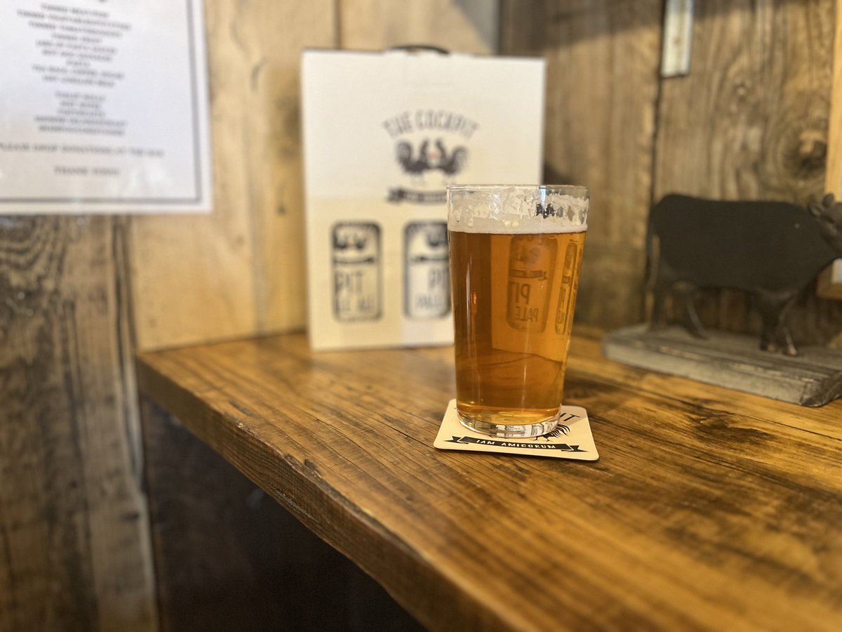 suthersuk's tweet photo. A Sunday lunchtime beer at #TheCockpit Chislehurst….if you haven’t been here I do recommend it…and it’s run by #cafc fan Rick Hone. https://t.co/QgA9KLVayp