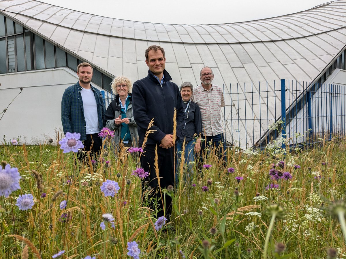 markdschofield's tweet photo. @Hamish4Lincs @Love_plants @LincolnLabour Thanks for making time on day 3 of your tenure, @Hamish4Lincs!  Great to meet you and Cllr @joshua_wells1 to demo how good green spaces can be for communities, climate and wildlife - saving cost, carbon and bringing back biodiversity to the city.  Info: https://t.co/7pt2DcW7cx https://t.co/sxf6S6g4fZ