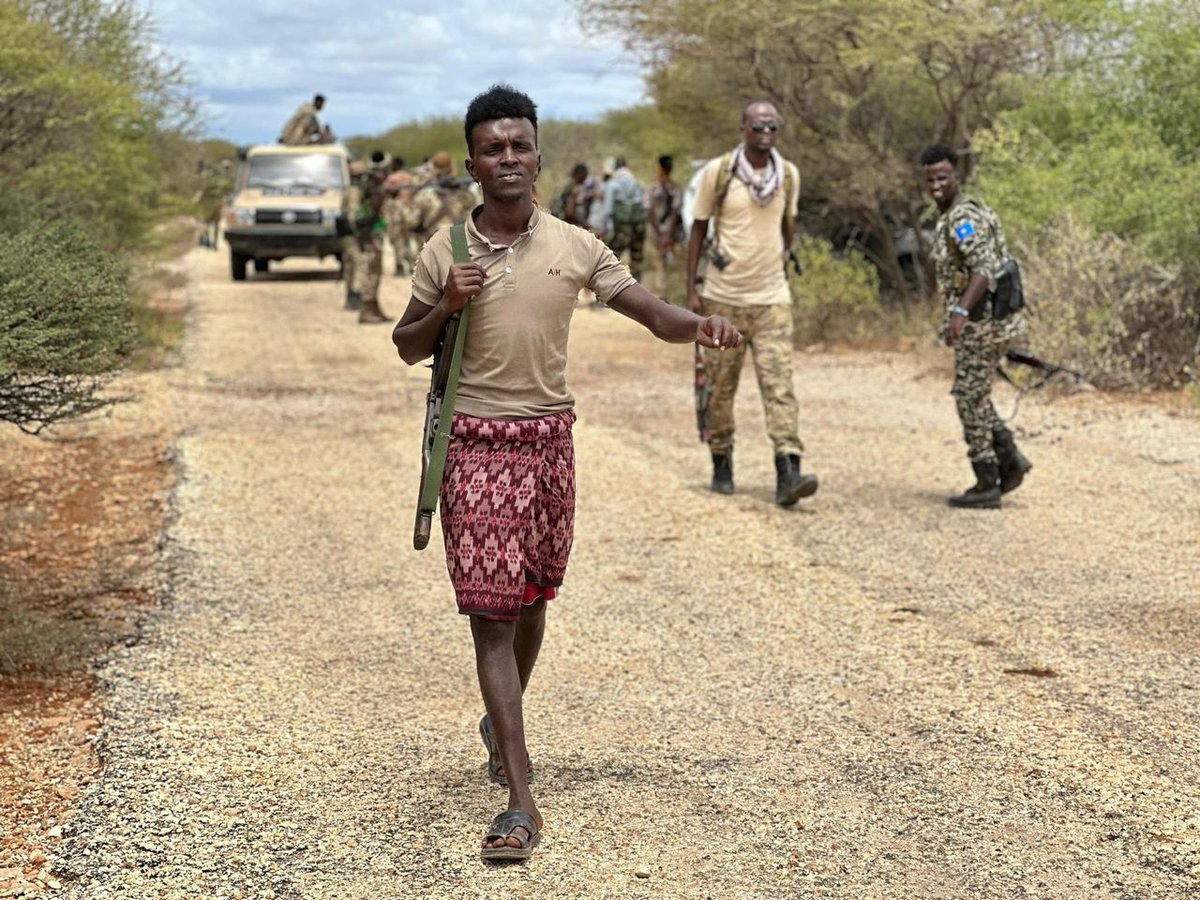ATMIS_Somalia's tweet photo. On Saturday, #ATMIS #DNDF and the Somali National Armed Force's (SNAF's) 27th Division launched a military offensive against Al Shabaab in Beerayabaal District, Hiiran Region.
The operation was led by SNAF Commander Col. Farah Koshin, Buula Burde District Commissioner Hassan Mohamed Abdi and ATMIS Djibouti Buula Burde Forward Operating Base (FOB) Commander Maj. Mohamed Ahmed Youssouf.
The offensive is part of a complex military operation targeting Al Shabaab militants in Hirshabelle State. #ATMISInTheSectors