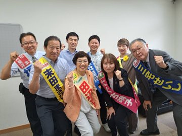 演説会前の楽屋で弁士全員での記念撮影。