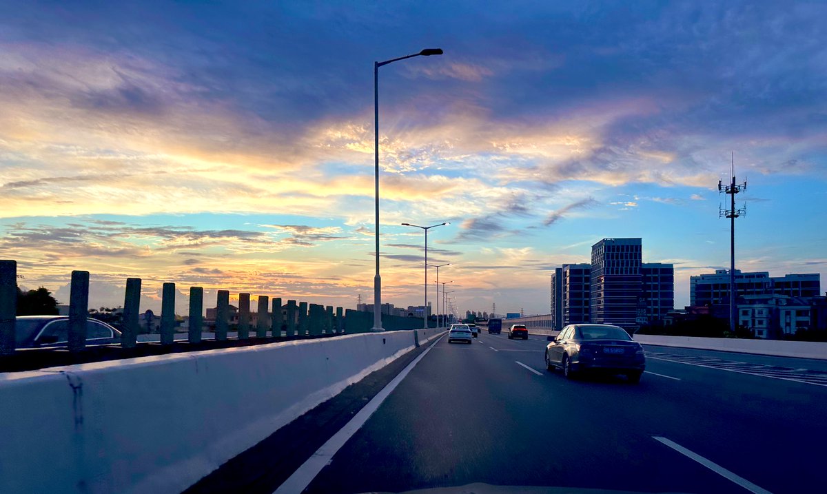 AlwaysHorNiko's tweet photo. 今天挨骂了☹️很是委屈 
跟师兄和同门讨论问题的时候顺便吐了一下苦水 感觉大家都好温柔啊��（也可能是都感同身受 受到一样的Push&amp;Pua）
师兄还说开学约我们一起吃饭 
我：那顺便让我提前做做心理建设吧！
嘻嘻 这个B博突然又好像能读下去了 https://t.co/oisoLahV6K