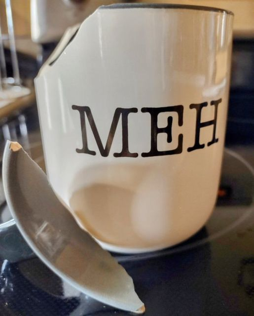BSwirlsi's tweet photo. This better not be an indication of the going on's this week. #BrokenMug https://t.co/Dut9dVIU7n