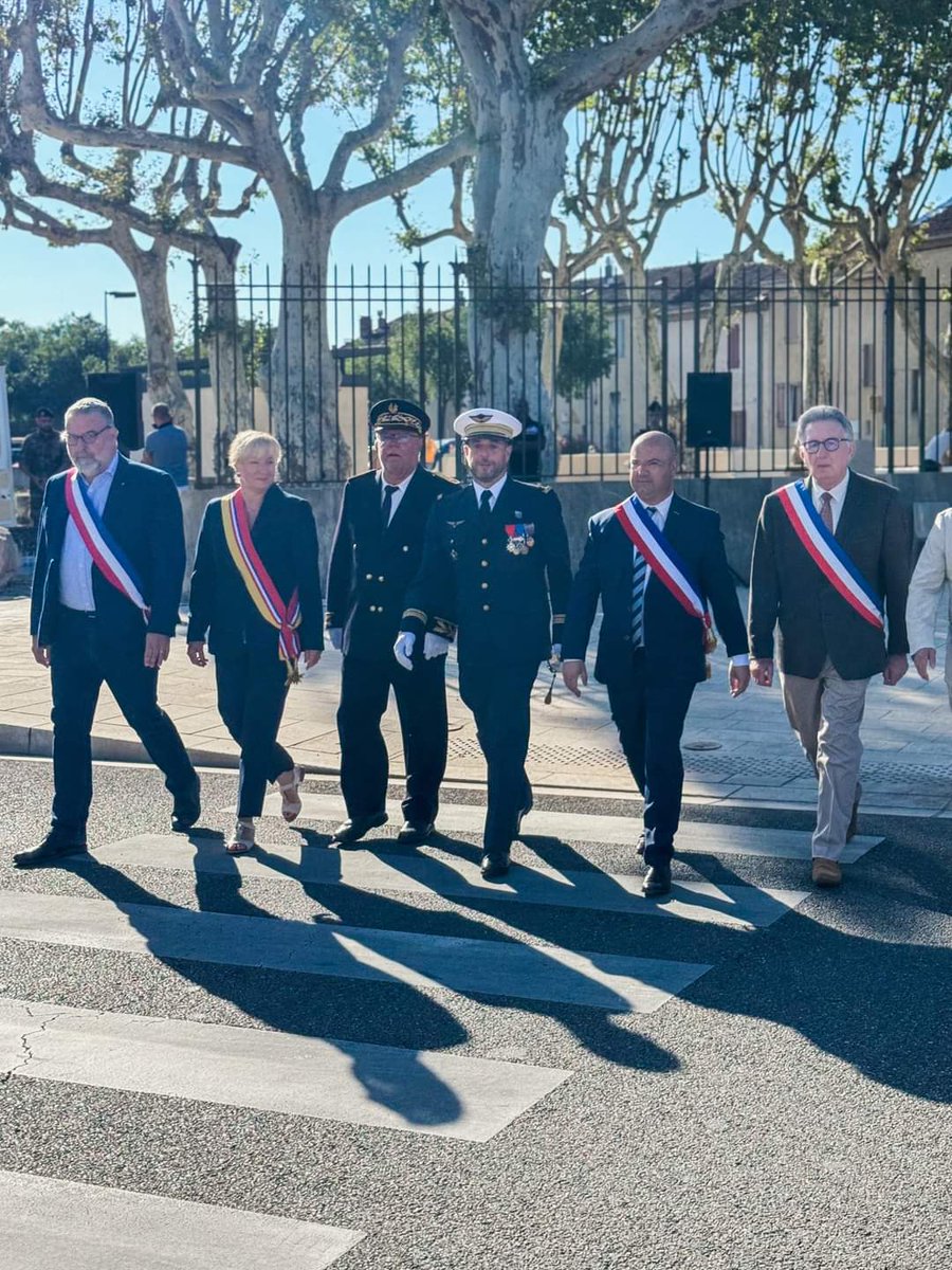 Merci à la base aerienne 115, à son Colonel et aux forces de sécurité présentes pour cette belle cérémonie du 14 juillet à Orange. 
Joyeux anniversaire à l'Armée de l'air et de l'espace qui fête ses 90ans!
Vive la France! 🇫🇷🇫🇷🇫🇷