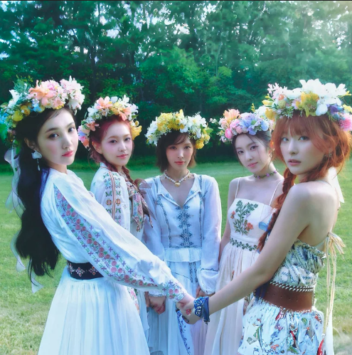AboutMusicYT's tweet photo. Managers from the kpop industry talk about Red Velvet Seulgi's recent shoes switching "controversy":

- "Seulgi is famous in the music industry for her good personality. Even as a manager, I thought this controversy wasn't right". https://t.co/6VJfeg30nV