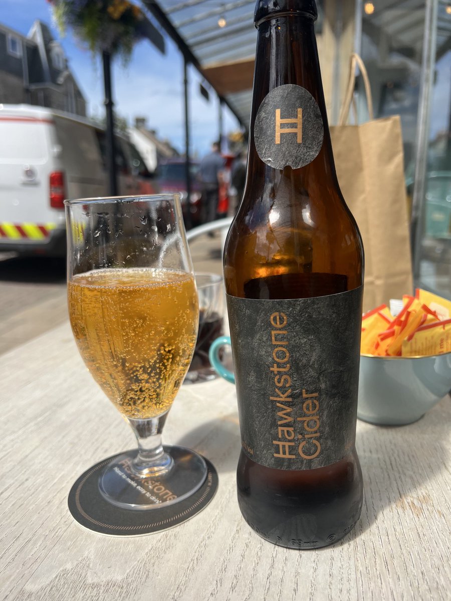 Markdelaneyc1's tweet photo. The first customer in Pitlochry to try the new hawkstone cider. ⁦@JeremyClarkson⁩
@cafeculluna #pitlochry #clarkson https://t.co/ypAYLXhXK7