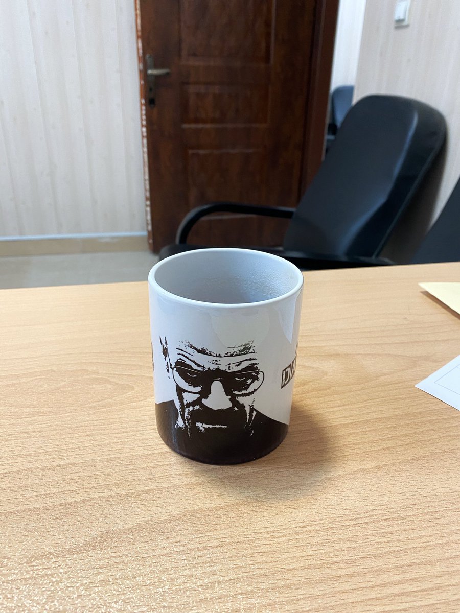 رییس اومد توی اتاق یه نگاه به لیوانم کرد خیلی جدی بهم گفت فکر نمیکردم تا این حد طرفدار محسن رضایی باشی :)))))))))))))))))))))))))