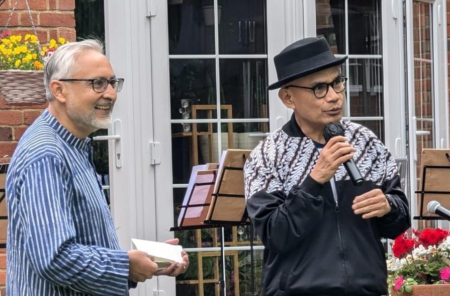 #AngloIndonesianSociety 

Annual picnic in Hampstead yesterday with wonderful Indonesian music, dance and food. Thank you to our friends <a href="/KBRILondon/">Indonesian Embassy London</a>
<a href="/desrapercaya09/">Desra Percaya, PhD</a>

If you would like to join AIS, details here: angloindonesiansociety.org