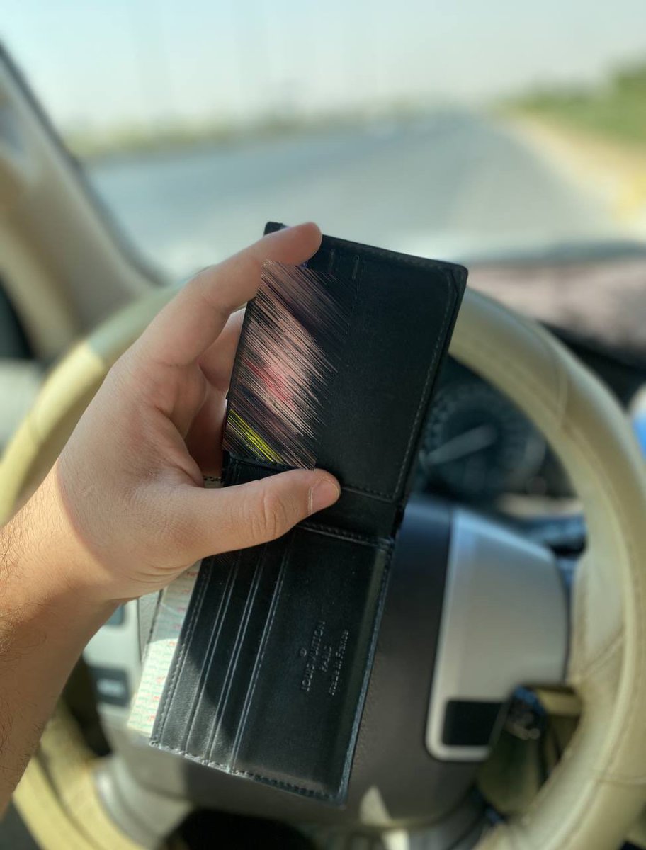AboodiAlabasy's tweet photo. كل ما احس اني مش قادر ..
أبص ف صورتها واقول يعني القمر دا ميستحقش نتعب شوية عشانه ؟ 
كأني عملت recharging  تاني 💙 https://t.co/UpKFBbLUrl