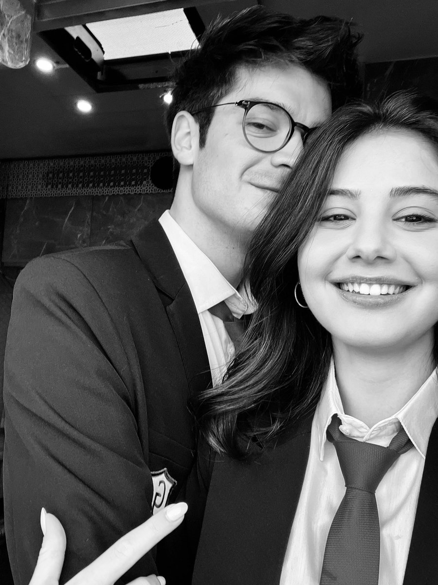 XdicMmmdova7's tweet photo. Selfie deyince de bizimkiler #azley https://t.co/BzdmHvdp1S