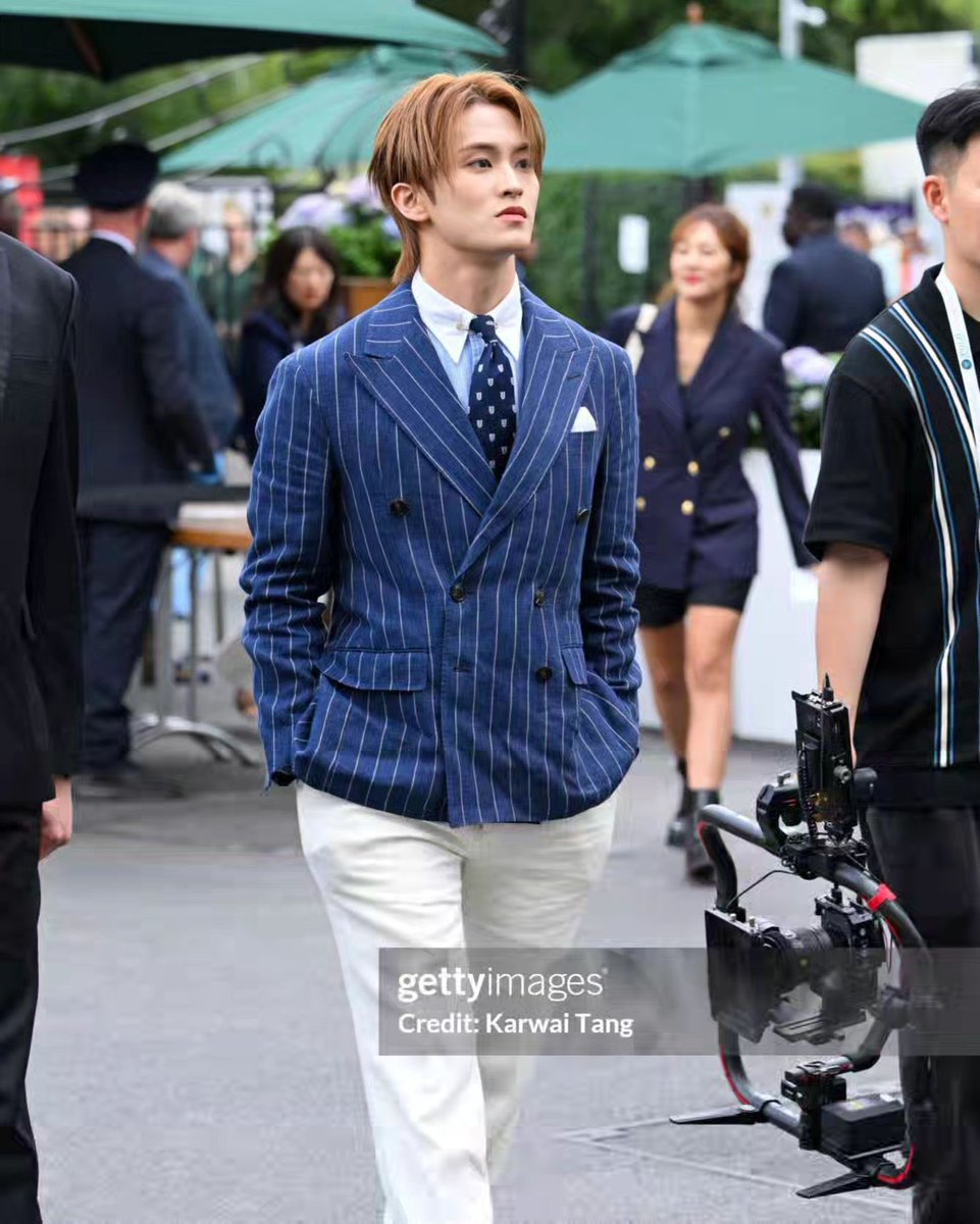 LOOKSMKL's tweet image. MARK LEE AT WIMBLEDON 

#MARK #PoloRalphLauren #RLTennis
#MARKxPoloRalphLauren
#WimbledonXMarkLee 
#마크랑폴로_윔블던출장