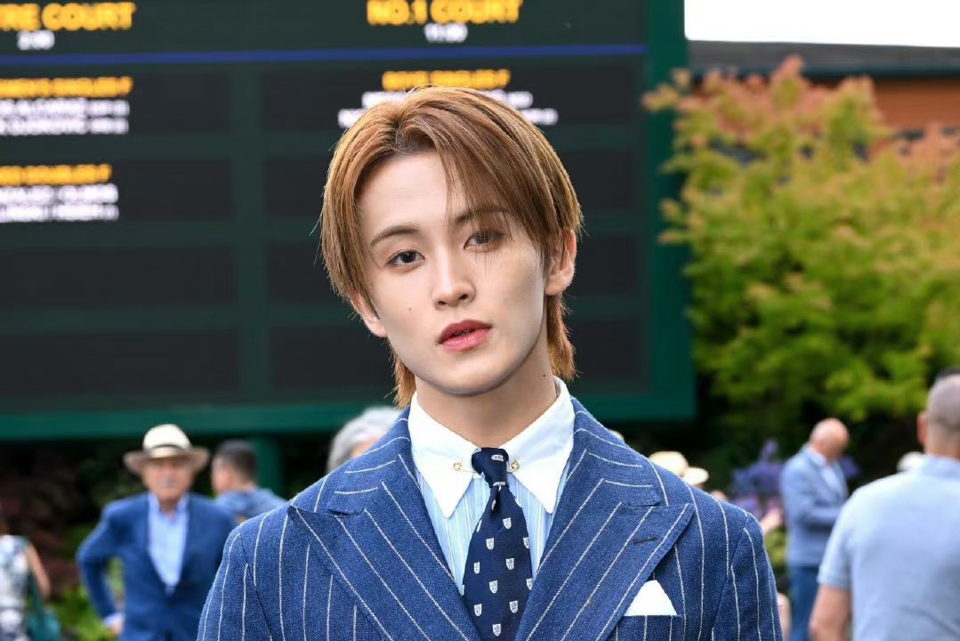 LOOKSMKL's tweet image. MARK LEE AT WIMBLEDON 

#MARK #PoloRalphLauren #RLTennis
#MARKxPoloRalphLauren
#WimbledonXMarkLee 
#마크랑폴로_윔블던출장