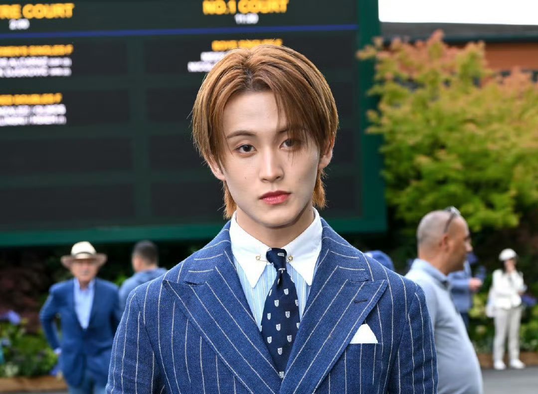LOOKSMKL's tweet image. MARK LEE AT WIMBLEDON 

#MARK #PoloRalphLauren #RLTennis
#MARKxPoloRalphLauren
#WimbledonXMarkLee 
#마크랑폴로_윔블던출장