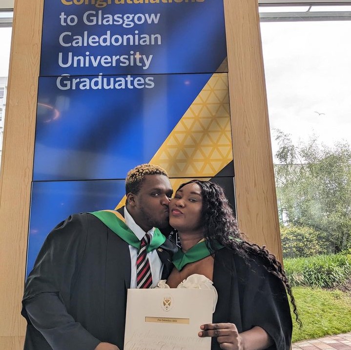 Scotland's tweet image. Congrats to all the students graduating this summer from universities and colleges across Scotland 👏 You did it! 🎉

📷 @dundeeuni @aberdeenuni @CaledonianNews  @StirUni

#ScottishUniversities #StudyAbroad #StudyinScotland