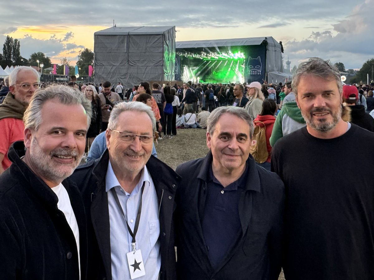 Merci à <a href="/xavierbertrand/">Xavier Bertrand</a> pour sa venue et son soutien indéfectible à notre festival <a href="/LesNuitsSecrtes/">Les Nuits Secrètes</a> 🌟

À ce soir pour la dernière journée avec en outre le concert de Louise Attaque 🎻