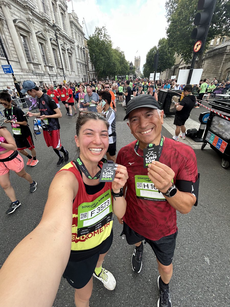 adnyildirim's tweet photo. Londra’da şehir merkezinde, güzel bir havada her yaştan binlerce kişiyle 10 Km koşumuz🏃‍♀️🏃‍♂️. Mükemmel koşu organizasyonu🎖️
Excellent running organisation🎖️ #London10K #Saucony https://t.co/WCRPauAAEc