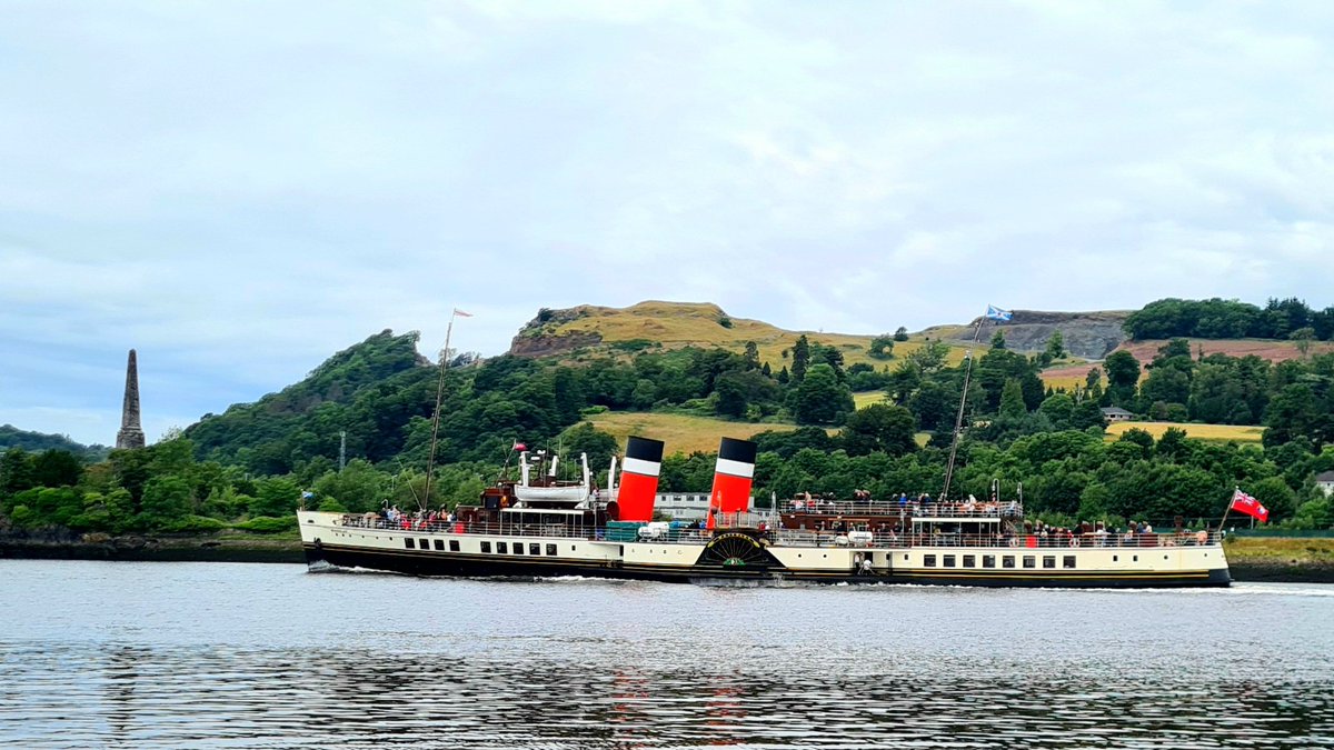is_glasgow's tweet photo. The world's last sea-going passenger paddle steamer, the PS Waverley, passing a monument to Henry Bell, the person who designed the very first one, the PS Comet, which was launched in 1812.
Cont./
#glasgow #clydebuild #oldship #pswaverly #henrybell #theclyde #glasgowhistory https://t.co/trMhTSk2xW