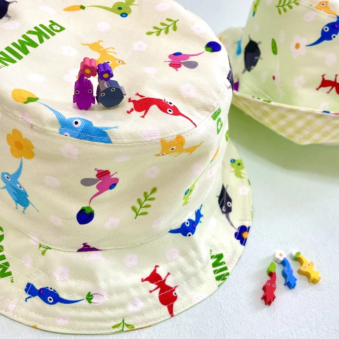 ピクミンのおそろいハットだよ✿マツケさんで50cmだけ買ったピクミン生地、何作ろうかな……と悩んだ末にお帽子になりましたおそろいが難しい年齢になってきたけど2人とも気に入ってくれて良かった夏休みめっちゃ使うぞ #こそだてハンドメイド部  #ピクミン 