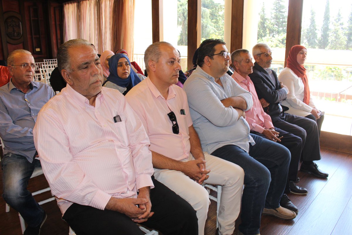bahaa_hariri_'s tweet photo. استقبل الشيخ بهاء رفيق الحريري صباح الأحد وفداً ضم أطباء وممرضين وممرضات من مركز رفيق الحريري الطبي في عرسال، حيث رحب الوفد بزيارة الشيخ بهاء للبقاع، وتم عرض التحديات التي تواجه الكوادر الطبية في ظل الأزمة التي يعيشها لبنان منذ سنوات.

بهاء الحريري أشاد خلال استقبال الوفد، بدور المملكة العربية #السعودية التي صانت لبنان ووقفت إلى جانبه وقدمت له دعمها في المجالات كافة، بحيث كان لها الفضل الكبير في إنهاء الحرب الأهلية، من خلال رعايتها لاتفاق الطائف واحتضانها لجميع المسؤولين اللبنانيين، كما كان لها دور أساسي على الصعيدين المالي والاقتصادي، عبر الودائع ال��ي وضعتها في مصرف لبنان، وجلب الاستثمارات الهامة للبلد.