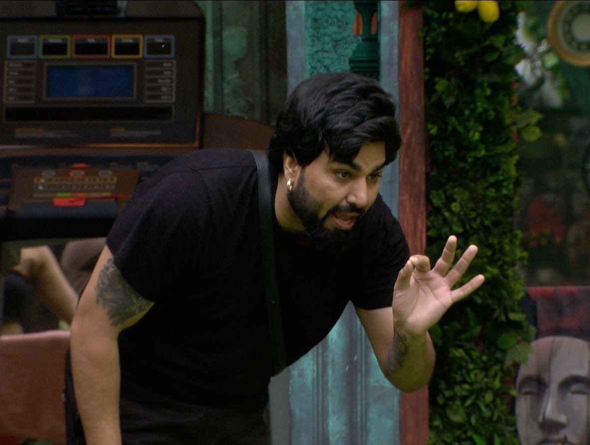 anujprajapati11's tweet photo. Whom are you Supporting?

Like for #VishalPanday 
RT for #ArmaanMalik 

Let the Battle Begins 🤺🤺

#WeekendKaVaar #AnilKapoor #VishalIsTheBoss #VishalPandey #Vishalians #LuvKataria #KritikaMalik #PayalMalik #BBOTT3 #BiggBossOTT3 https://t.co/94VJlJr1sG