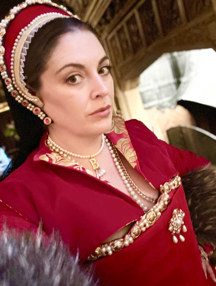 I swapped my red Tudor gown and hood for a rather more modern red ensemble for my mother-in-law’s wedding yesterday. A superb day from start to finish ♥️ 👰🏼‍♀️ 🎩 💍
