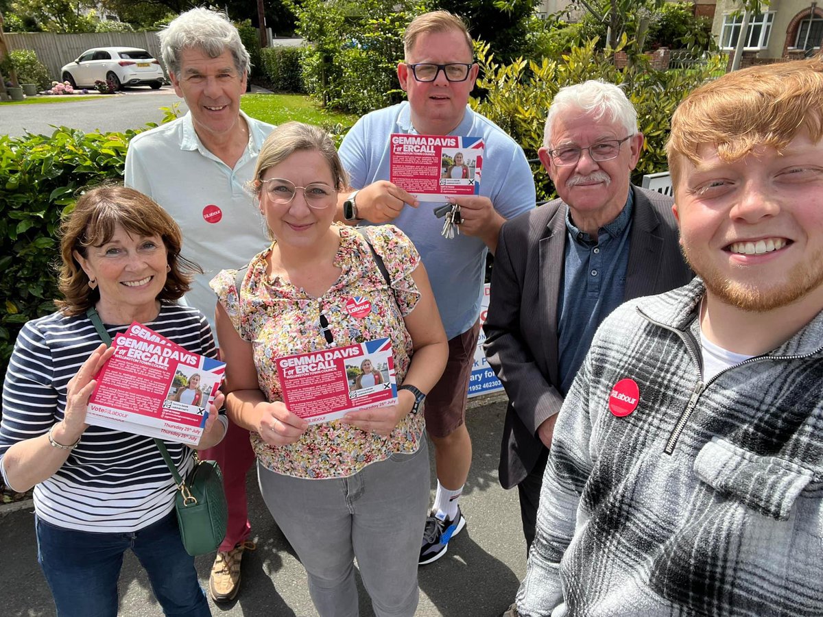 CllrPaulDavis's tweet photo. No rest, no complacency! General Election or Town by-election, #Labour members and councillors are always out in force talking with residents. #Ercall #Wellington #Wrekin #LabourParty https://t.co/hzJZ6nMoIT
