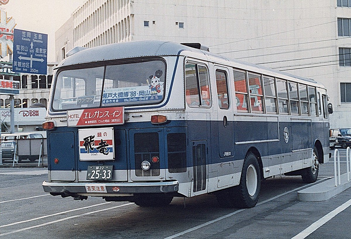 元は中扉ツーマンだったV6エンジン最短尺の珍車 枕付き二人掛け席が