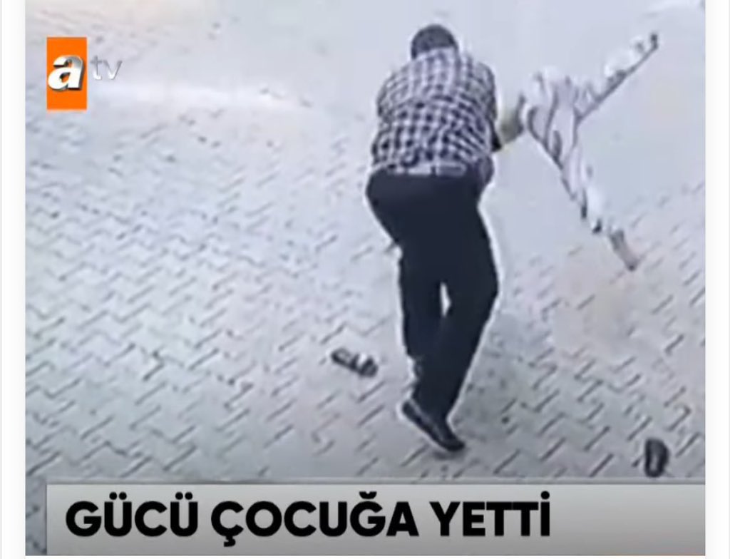 maliksh0t's tweet photo. manitasına kondom kullandırmak yerine bonibon gibi ella yutan kızlar https://t.co/fELdm0J5O1