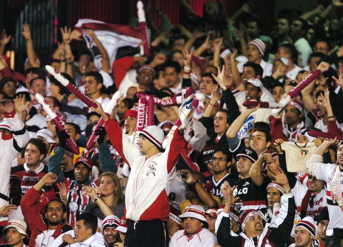 Neste dia 14 de julho, há 19 anos, o São Paulo conquistava o tricampeonato da <a href="/LibertadoresBR/">CONMEBOL Libertadores</a>! 

O Tricolor venceu o Athletico-PR por 4️⃣ a 0️⃣, no MorumBIS, após empate por 1 a 1 na ida, e garantiu o título.

Os gols da conquista foram marcados por Amoroso, Fabão, Luizão e Diego