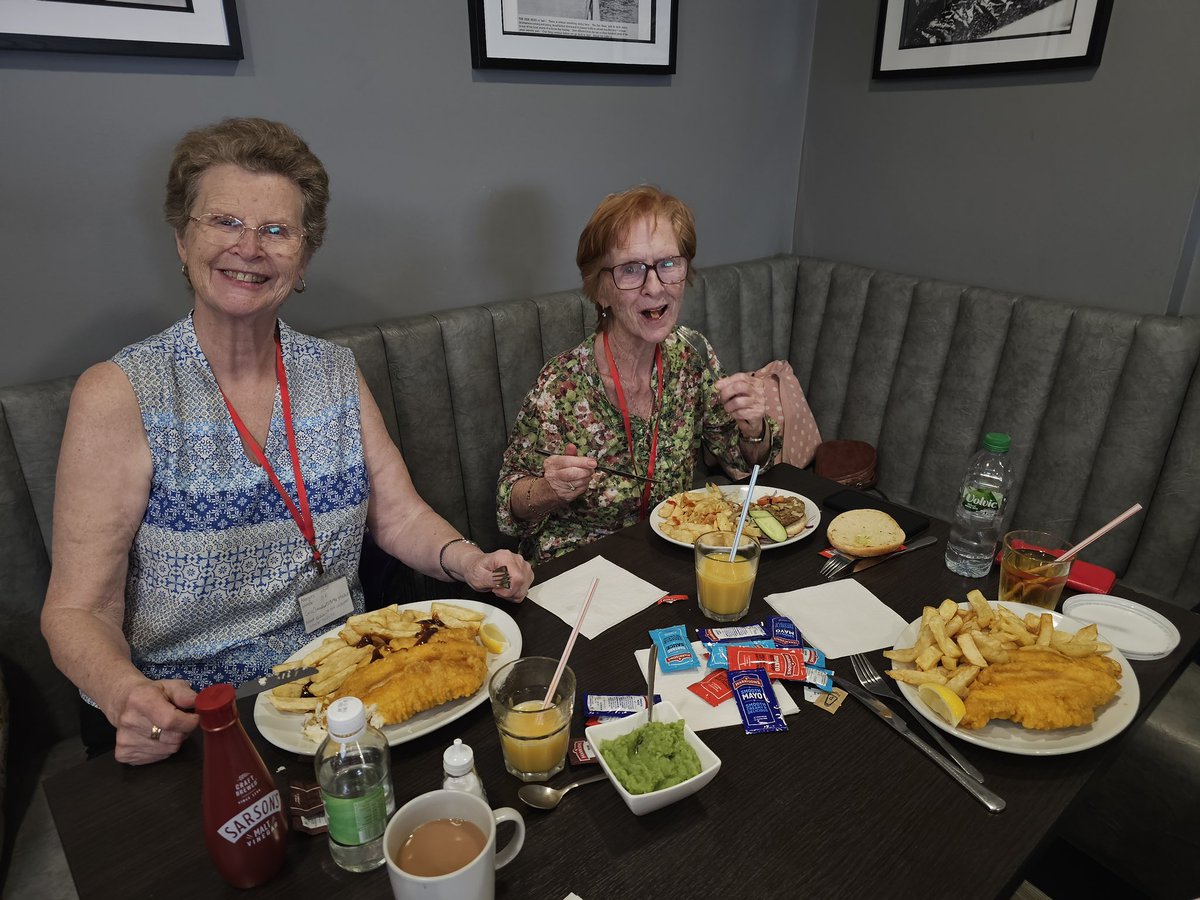WHYCNunhead's tweet photo. We’re all enjoying #fishandchips at #DeansPlaice #HerneBay Sinaed and her team looked after us all so well! @DementiaFriends @thegreennunhead @alzheimerssoc @SwkCharities #Intergenerationalwork #youthwork https://t.co/8WrQtXDNLG