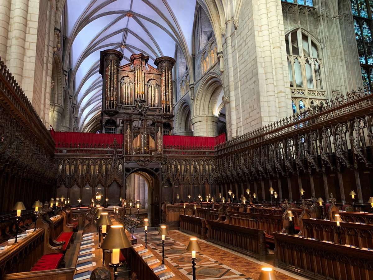 Gloucester Cathedral tweet media