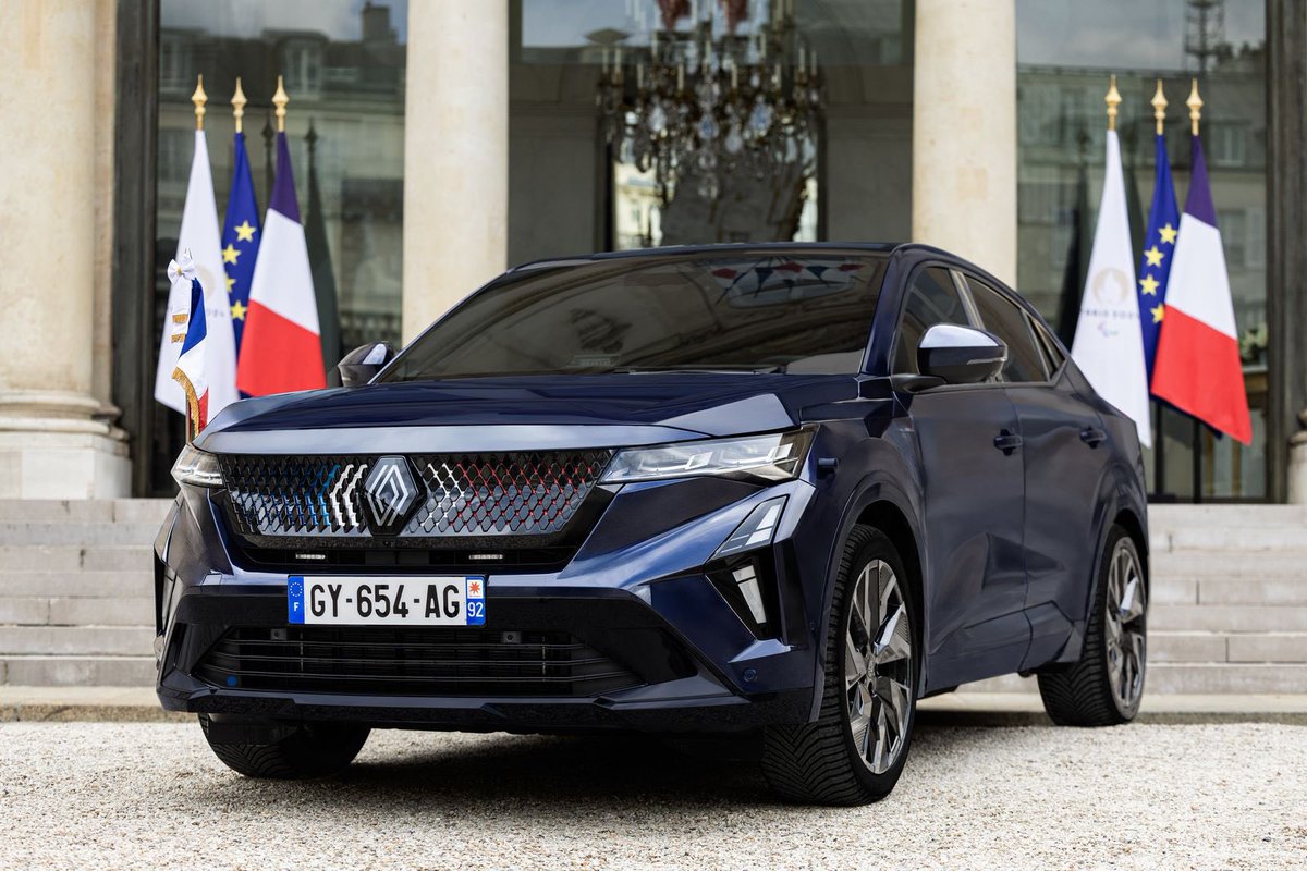 SirenesFR's tweet photo. 🔴🇫🇷 Le Renault #Rafale devient le nouveau véhicule officiel de la présidence de la République. Il a été dévoilé ce #14juillet - BFMTV https://t.co/nEkuNhn9mu