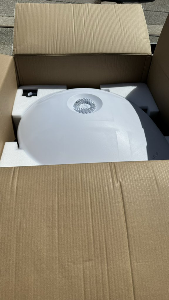 awlnx's tweet photo. Upgrading the @freifunkmuc backbone with Airfiber 60XG today. https://t.co/C1QGdsPiw3