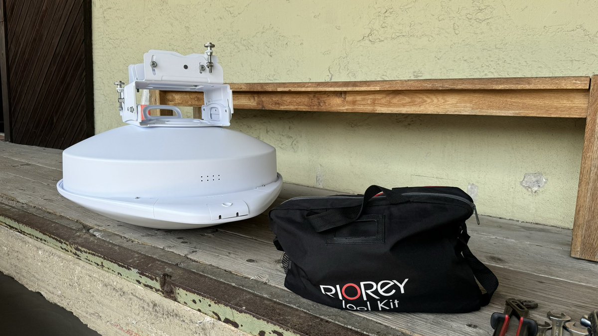 awlnx's tweet photo. Upgrading the @freifunkmuc backbone with Airfiber 60XG today. https://t.co/C1QGdsPiw3