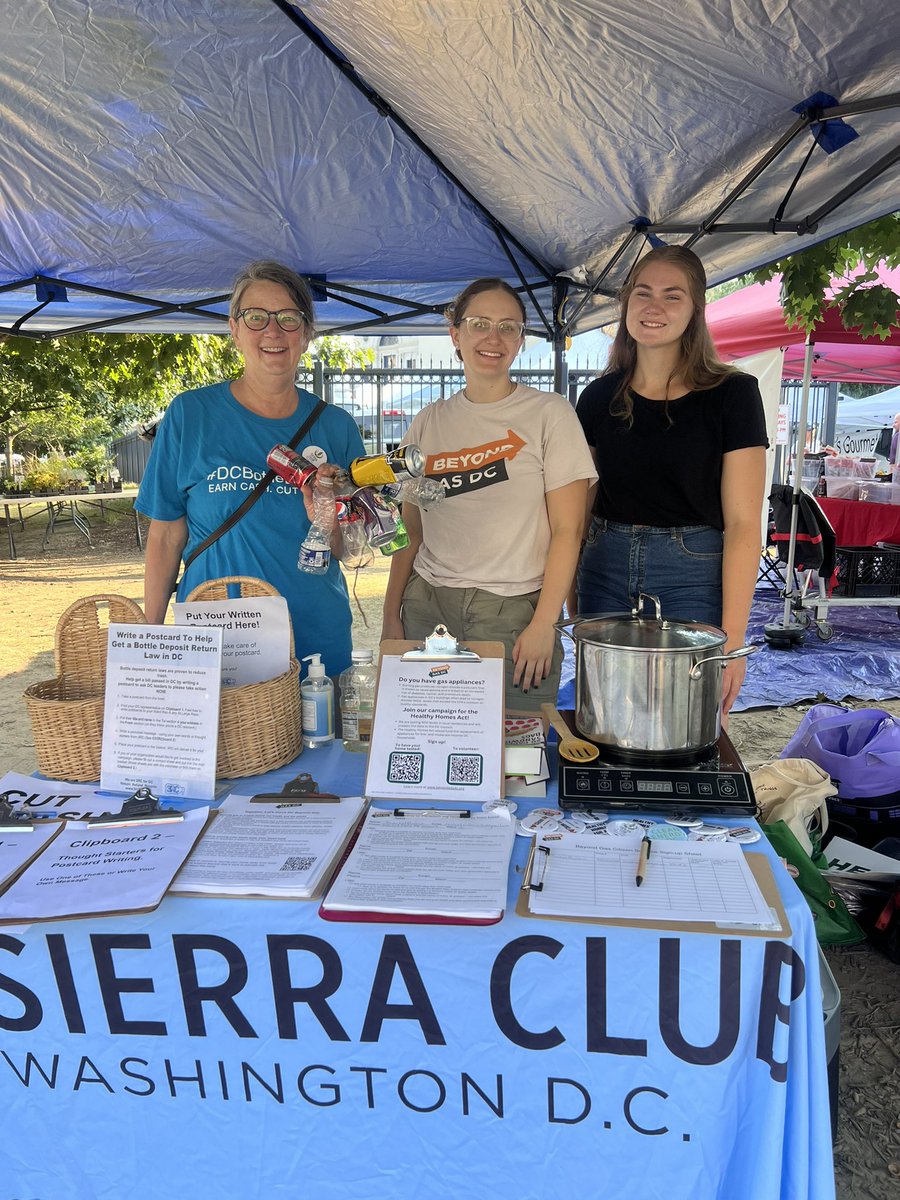 SierraDC's tweet photo. We are here at @FRESHFARMDC DuPont this morning talking to folks about an equitable bottle bill and moving DC Beyond Gas! Sign our Healthy Homes Pledge to move your home away from fossil fuels today: https://t.co/m6CZofgLvD https://t.co/ahhGMPVj5u