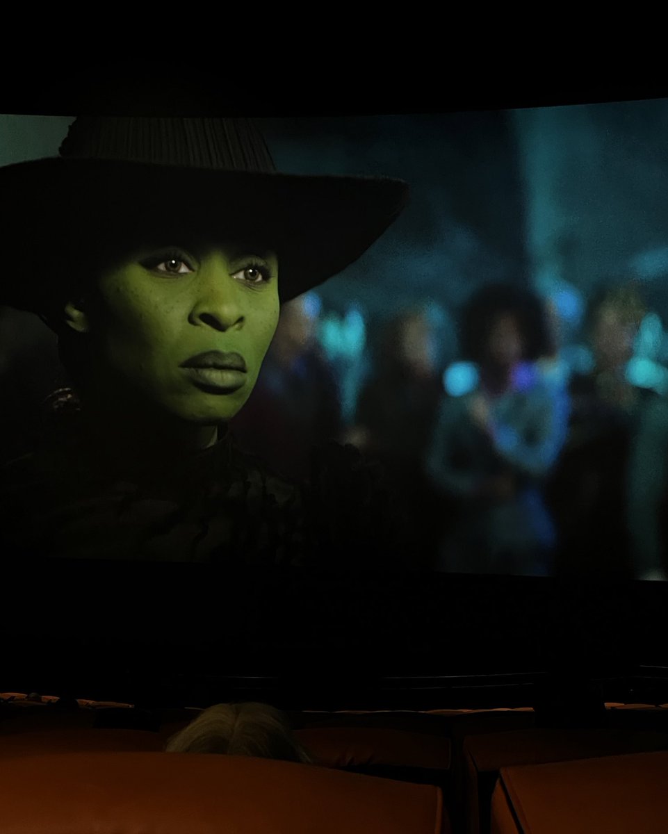 bpinkc's tweet photo. i saw the trailer at the cinema today, can’t wait for november😭😭😭🩷💚 https://t.co/3wer6oP56D