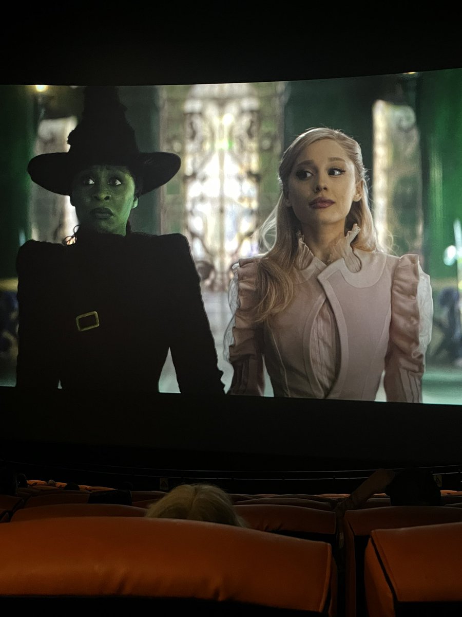 bpinkc's tweet photo. i saw the trailer at the cinema today, can’t wait for november😭😭😭🩷💚 https://t.co/3wer6oP56D