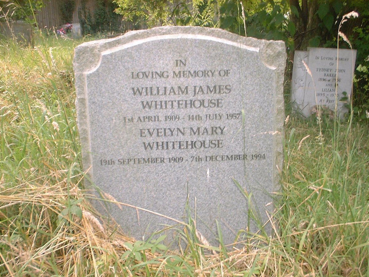 FoxxPazz's tweet photo. @TheBishF1 @ReimsGueux His grave at St Michael &amp; All Angels Wilmington Kent https://t.co/rJHbFXU9C8
