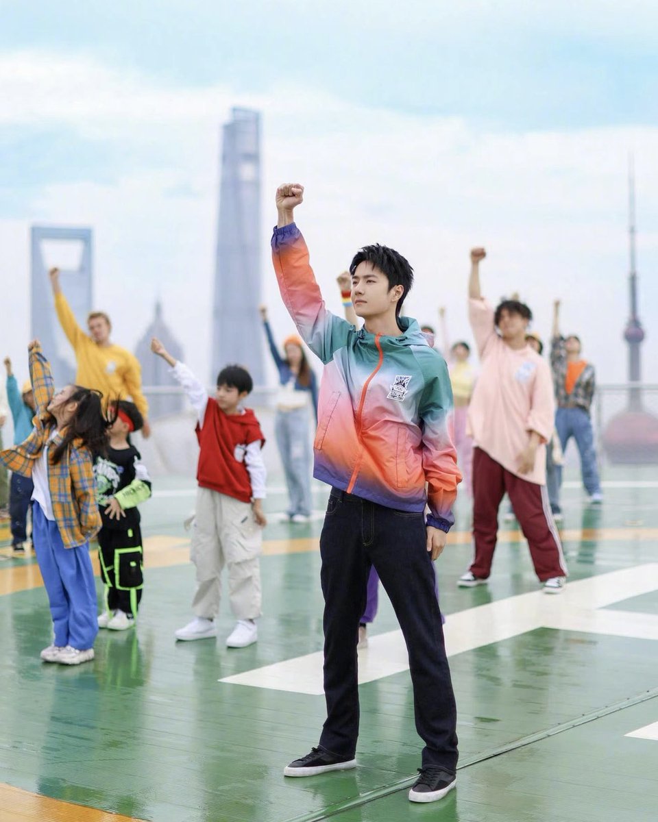 ElleMenThailand's tweet photo. อีกไม่กี่อึดใจที่ ‘หวังอี้ป๋อ‘ จะเป็นส่วนหนึ่งในการวิ่งคบเพลิงของมหกรรมกีฬา Olympics 2024 ณ กรุงปารีส โดยเขาจะเป็นผู้ถือคบเพลิงไม้สุดท้ายก่อนส่งต่อให้กับกรุงปารีส โดยพิธีจะเริ่มคืนนี้เวลา 03.00 น. ตามเวลาประเทศไทย

#ELLEMENThailand 
#WangYibo_Olympic2024 
#WangYibo 
#หวังอี้ป๋อ https://t.co/S4y5CfRbPh