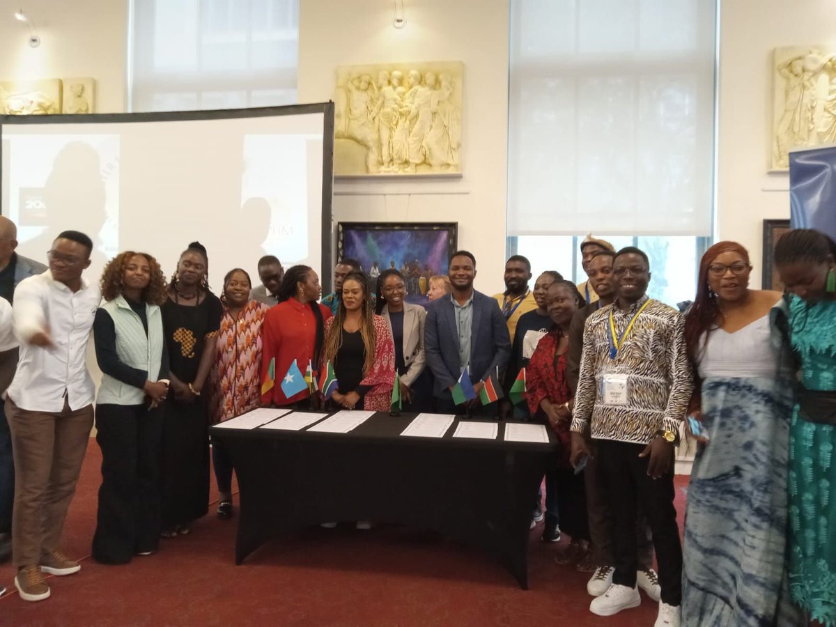 kimmieweeks's tweet image. I recently had the incredible honor of meeting two inspiring young Liberians, Garmai and Ireland, who were recently selected as Mandela Washington Fellows! They will be studying at the University of Delaware for six weeks, alongside 23 other talented fellows from across Africa.